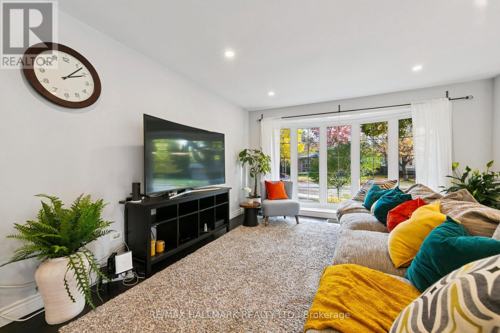 2251 Carol Road, Oakville, Ontario L6J 5K9 - Photo 9 - W12519514