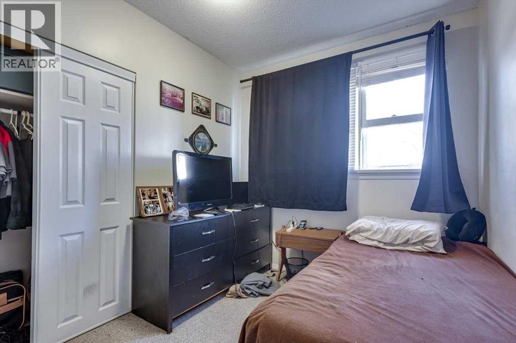 5218 & 5216 56 Ave, Ponoka, Alberta  T4J 1G6 - Photo 13 - A2268380