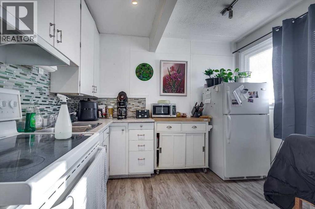 5218 & 5216 56 Ave, Ponoka, Alberta  T4J 1G6 - Photo 8 - A2268380