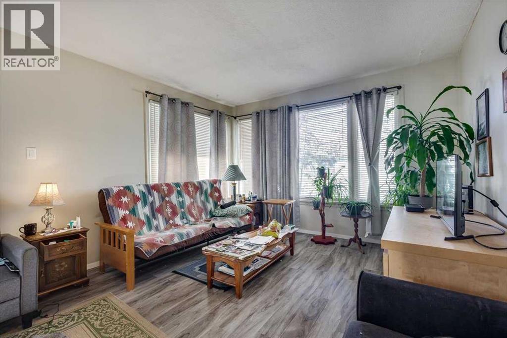 5218 & 5216 56 Ave, Ponoka, Alberta  T4J 1G6 - Photo 6 - A2268380