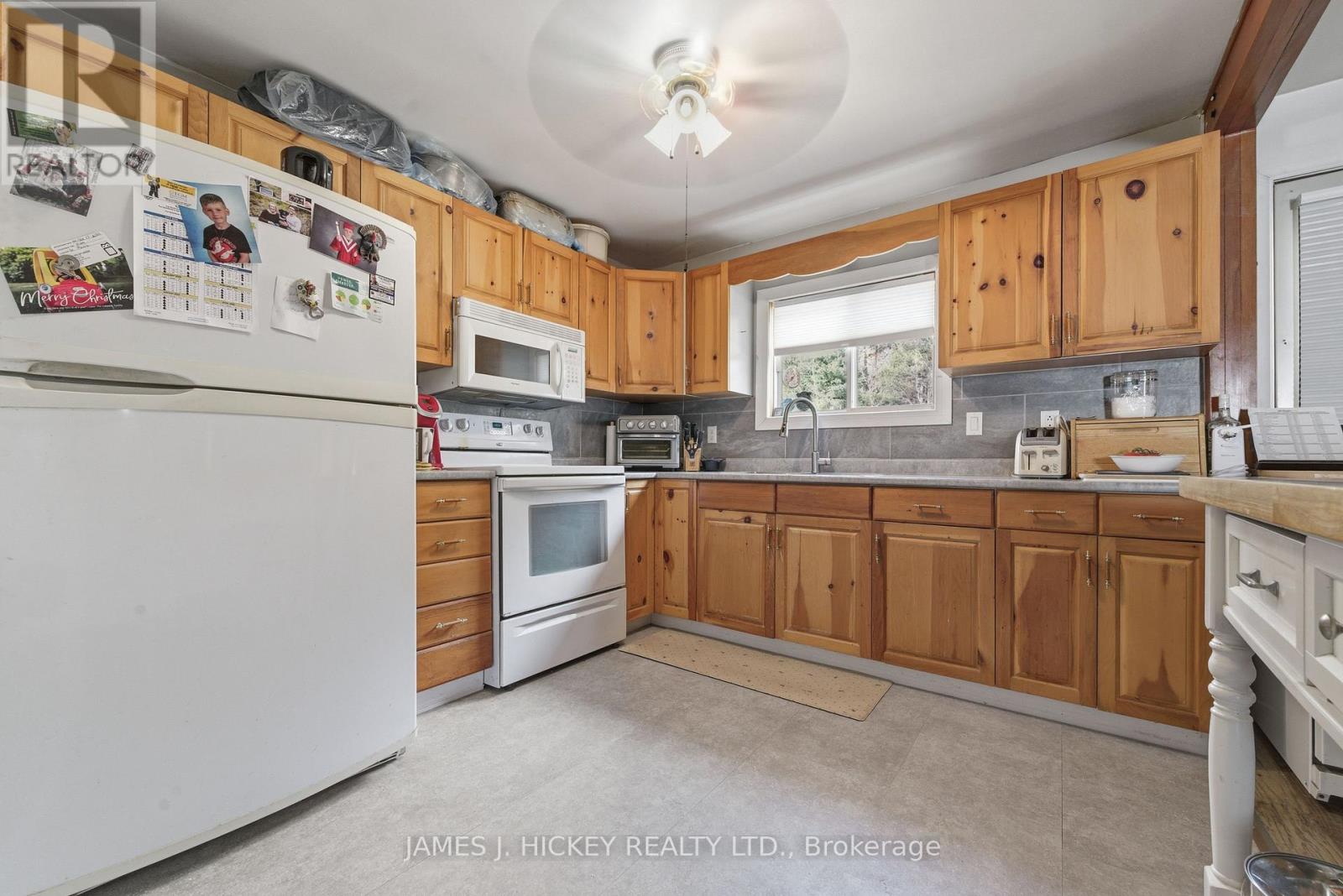 37103 Highway 17 Highway, Laurentian Hills, Ontario K0J 2H0 - Photo 2 - X12519562