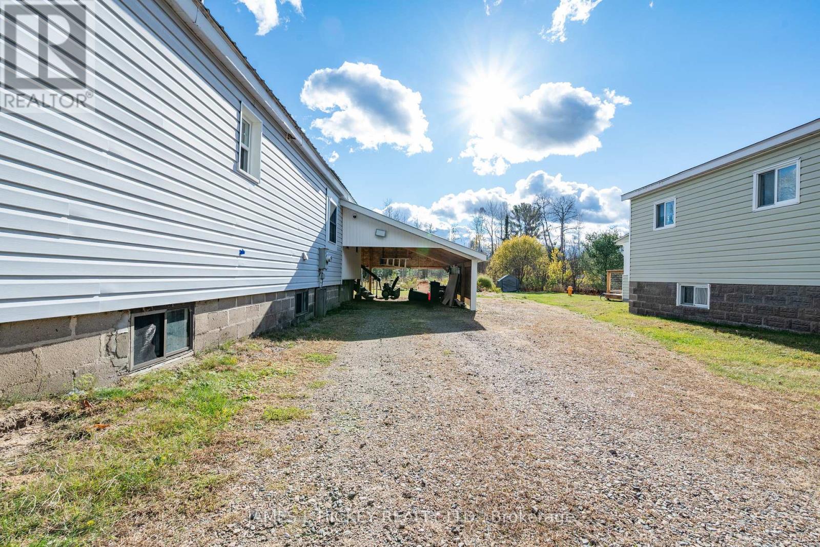 37103 Highway 17 Highway, Laurentian Hills, Ontario K0J 2H0 - Photo 25 - X12519562