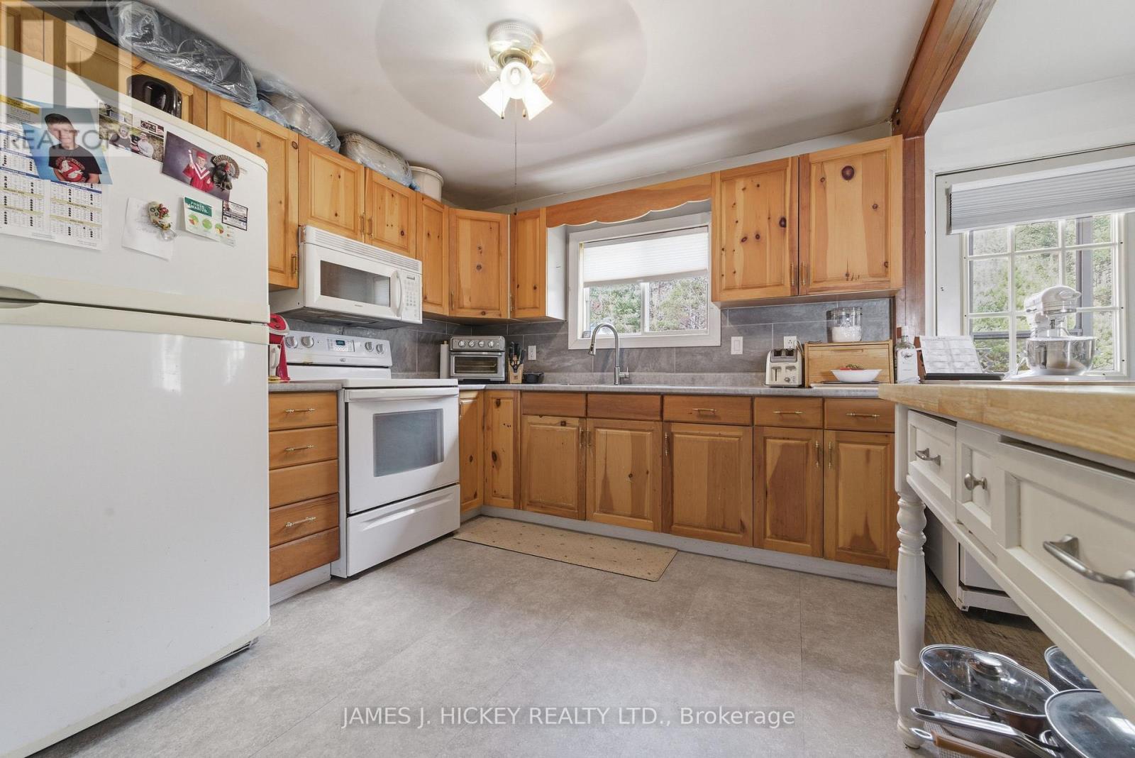 37103 Highway 17 Highway, Laurentian Hills, Ontario K0J 2H0 - Photo 4 - X12519562