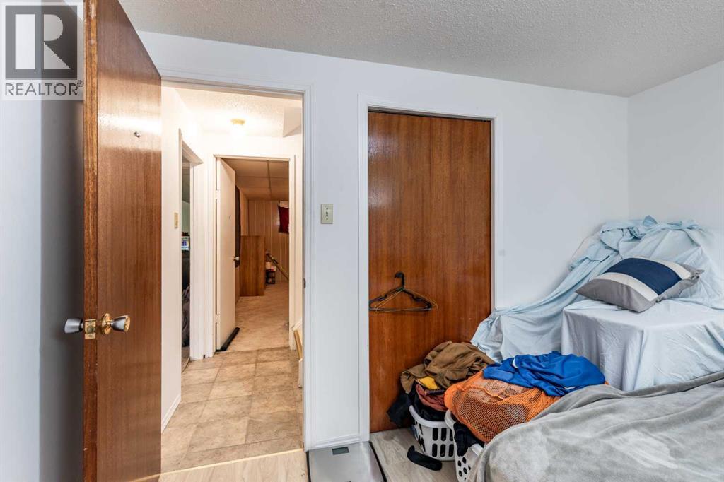 2555 & 2557 Thompson Crescent Se, Medicine Hat, Alberta  T1B 1C5 - Photo 20 - A2268165