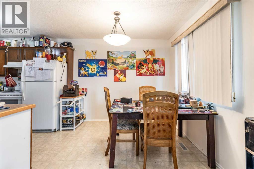 2555 & 2557 Thompson Crescent Se, Medicine Hat, Alberta  T1B 1C5 - Photo 8 - A2268165