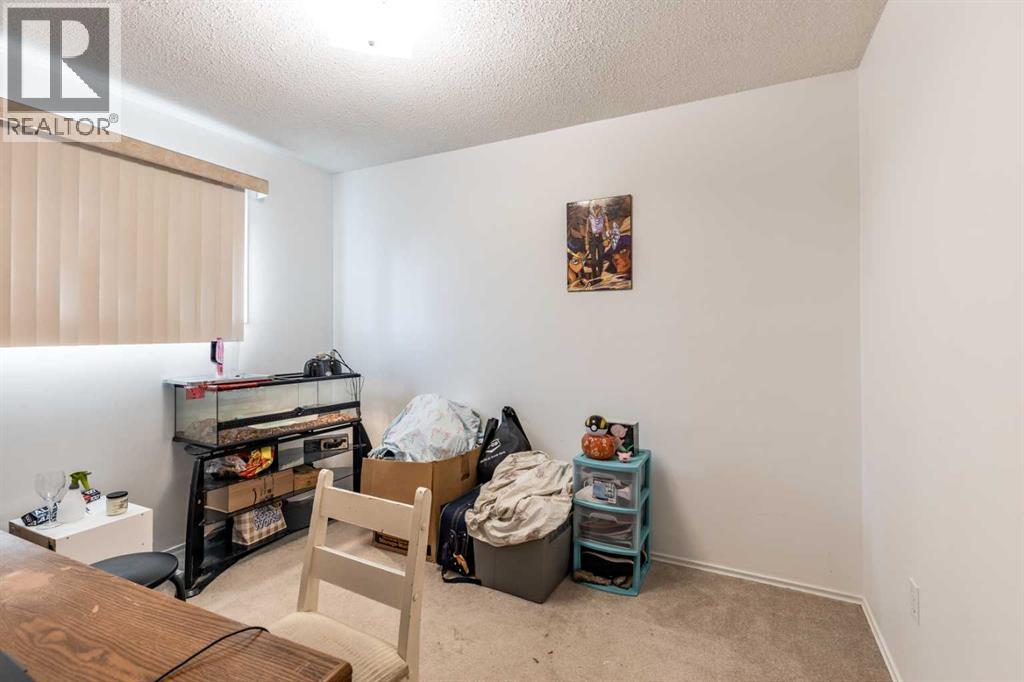 2555 & 2557 Thompson Crescent Se, Medicine Hat, Alberta  T1B 1C5 - Photo 13 - A2268165