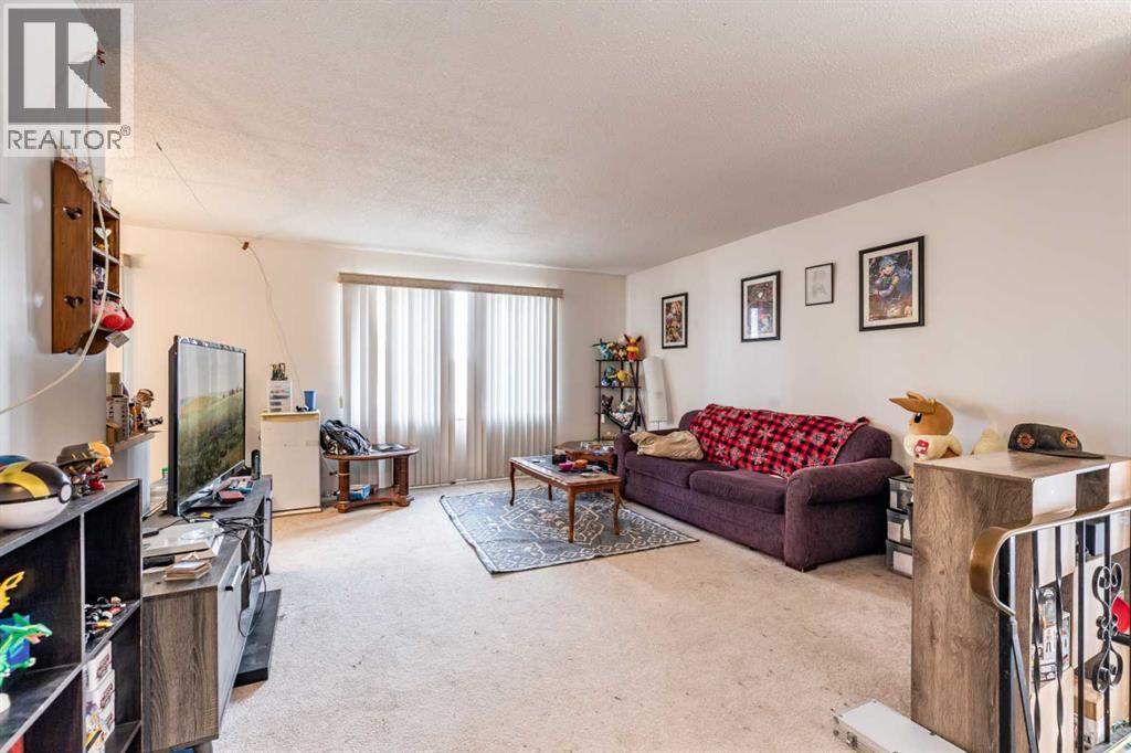 2555 & 2557 Thompson Crescent Se, Medicine Hat, Alberta  T1B 1C5 - Photo 5 - A2268165