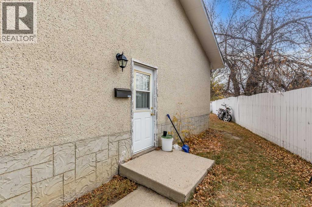 2555 & 2557 Thompson Crescent Se, Medicine Hat, Alberta  T1B 1C5 - Photo 30 - A2268165