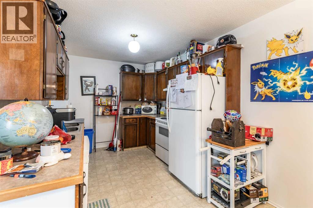 2555 & 2557 Thompson Crescent Se, Medicine Hat, Alberta  T1B 1C5 - Photo 10 - A2268165