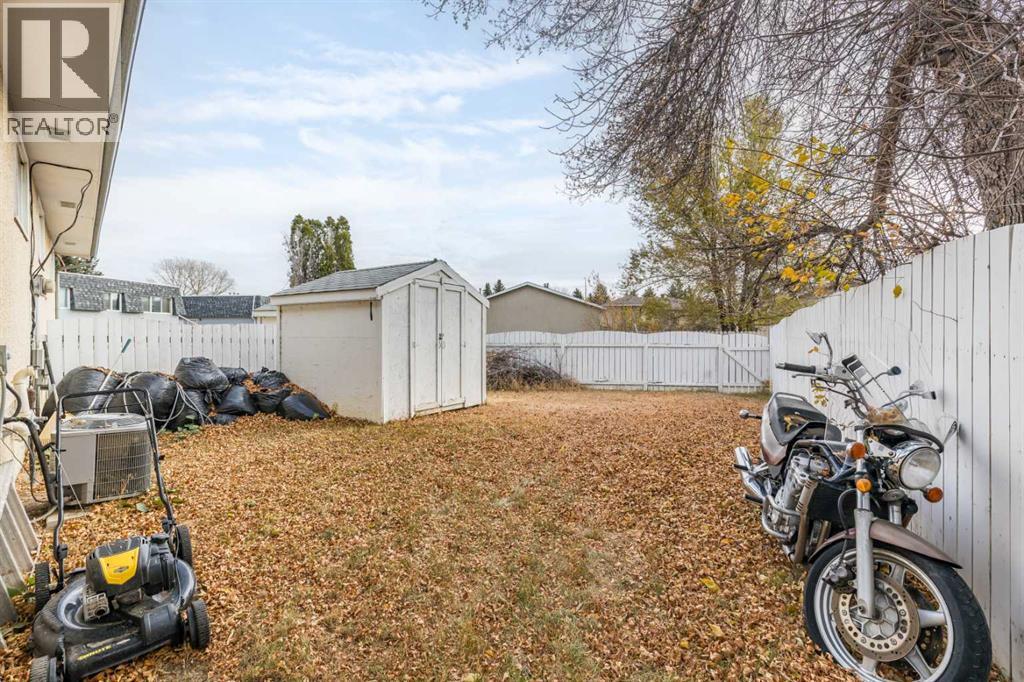 2555 & 2557 Thompson Crescent Se, Medicine Hat, Alberta  T1B 1C5 - Photo 28 - A2268165