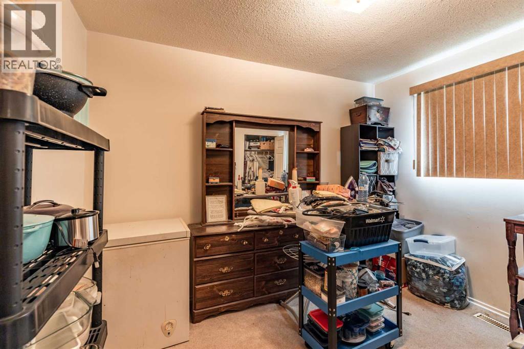 2555 & 2557 Thompson Crescent Se, Medicine Hat, Alberta  T1B 1C5 - Photo 37 - A2268165