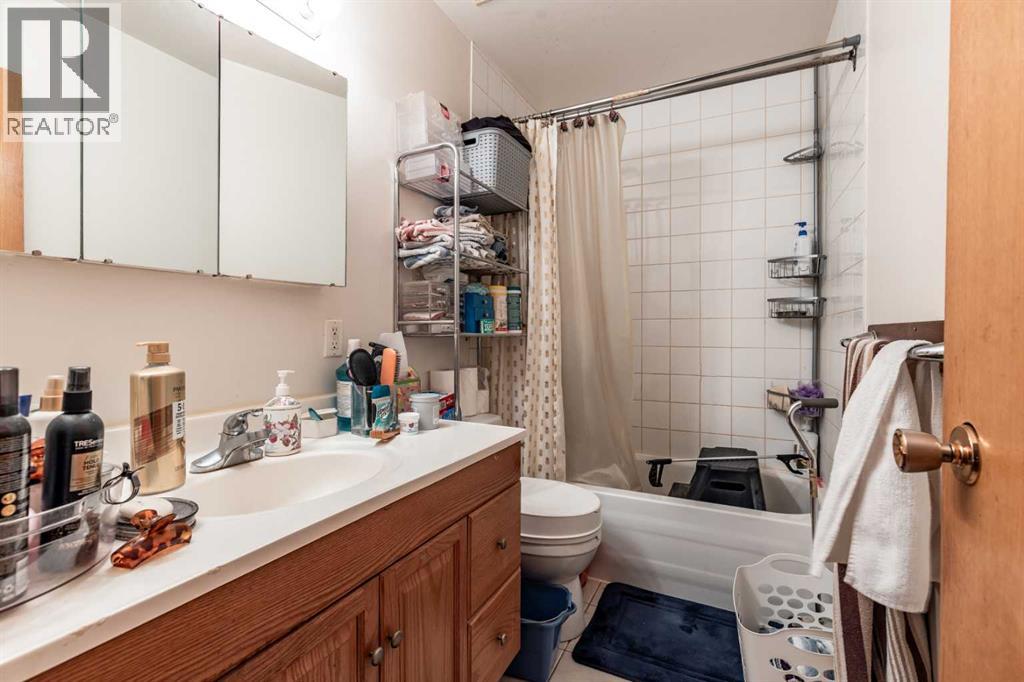 2555 & 2557 Thompson Crescent Se, Medicine Hat, Alberta  T1B 1C5 - Photo 40 - A2268165