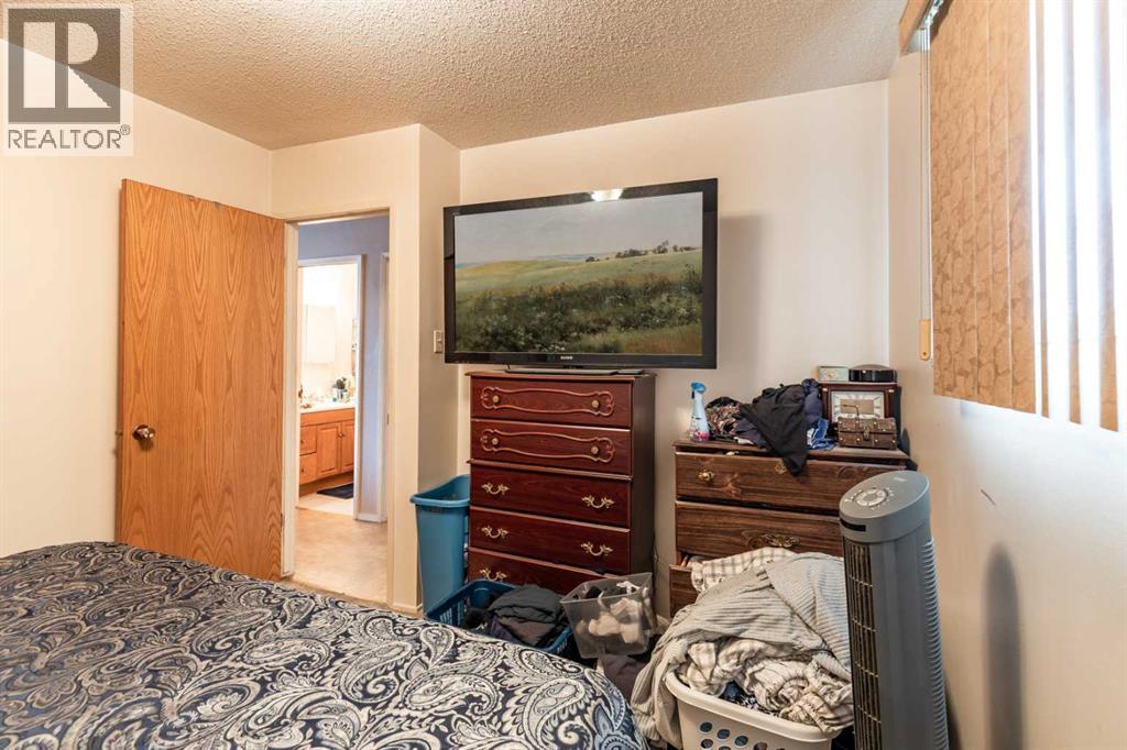 2555 & 2557 Thompson Crescent Se, Medicine Hat, Alberta  T1B 1C5 - Photo 39 - A2268165