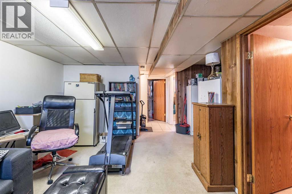 2555 & 2557 Thompson Crescent Se, Medicine Hat, Alberta  T1B 1C5 - Photo 45 - A2268165