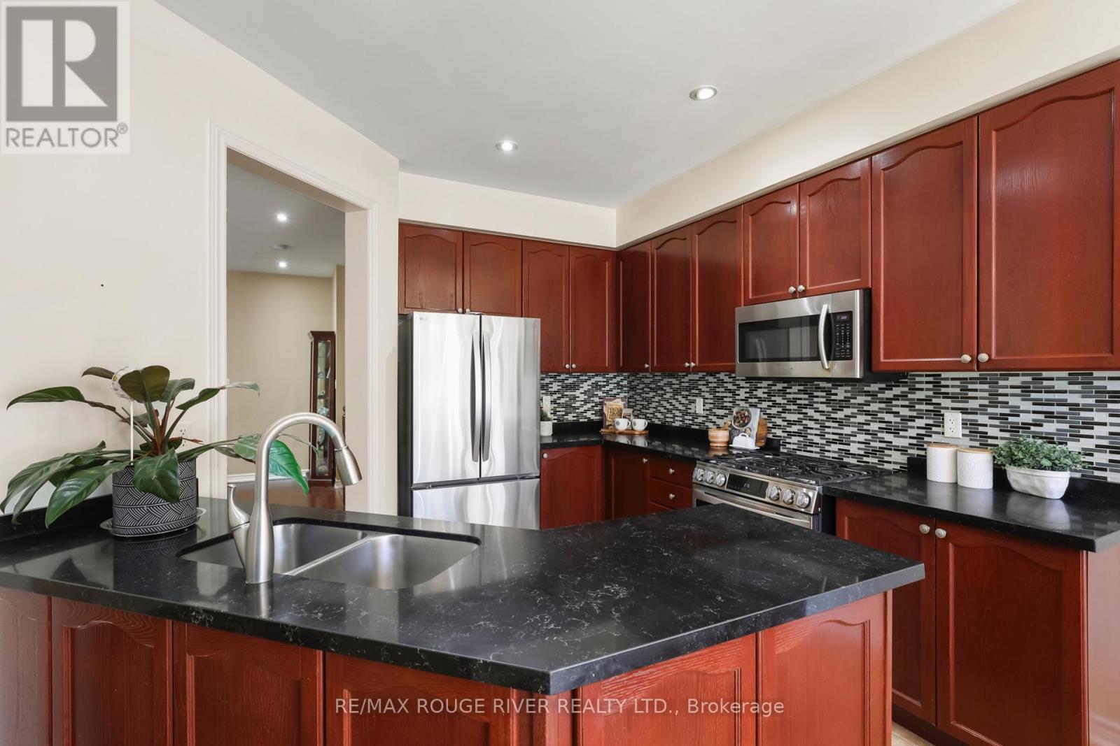 1932 Treetop Way, Pickering, Ontario  L1V 0B4 - Photo 12 - E12517804