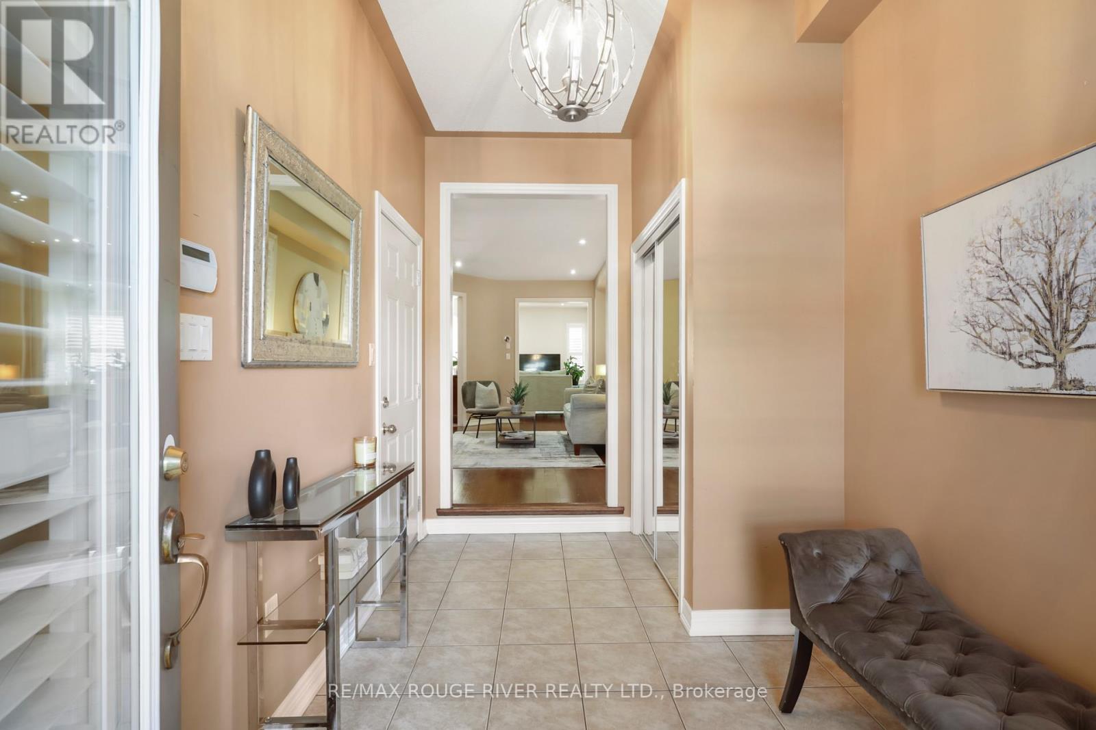 1932 Treetop Way, Pickering, Ontario  L1V 0B4 - Photo 3 - E12517804