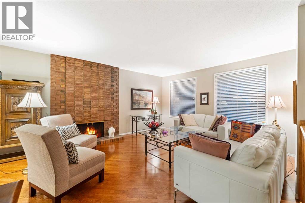 48 Thornwood Close Nw, Calgary, Alberta  T2K 5K3 - Photo 9 - A2262334