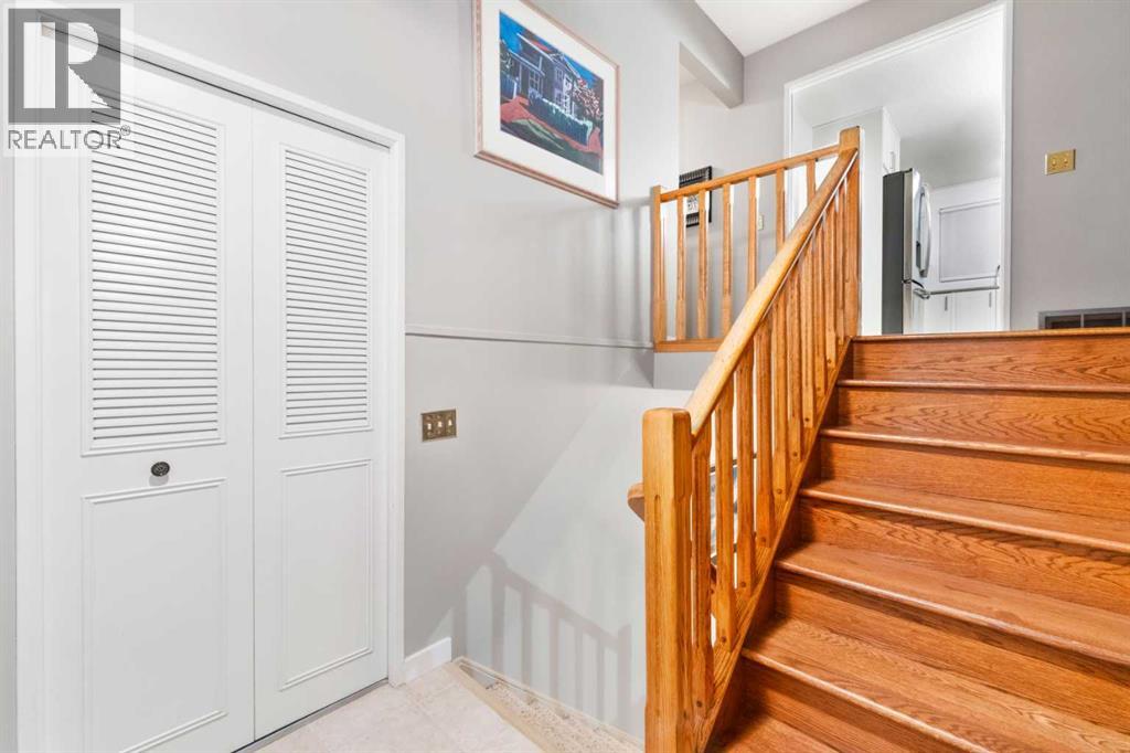 48 Thornwood Close Nw, Calgary, Alberta  T2K 5K3 - Photo 8 - A2262334