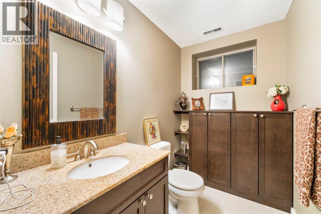 48 Thornwood Close Nw, Calgary, Alberta  T2K 5K3 - Photo 40 - A2262334