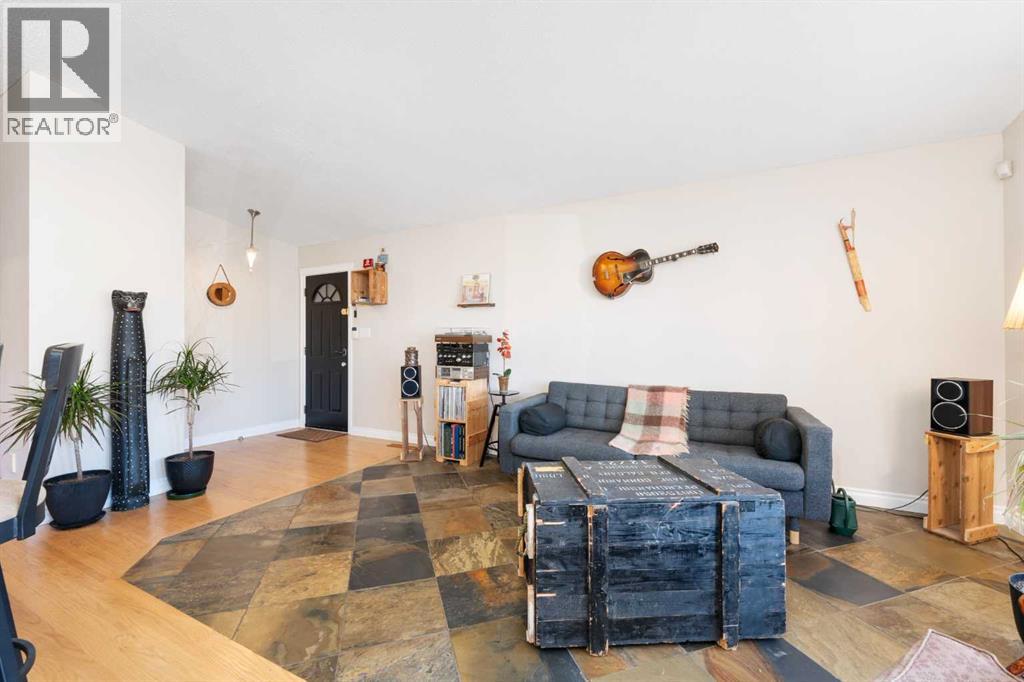 1043 32 Avenue Nw, Calgary, Alberta  T2K 0B3 - Photo 6 - A2267786