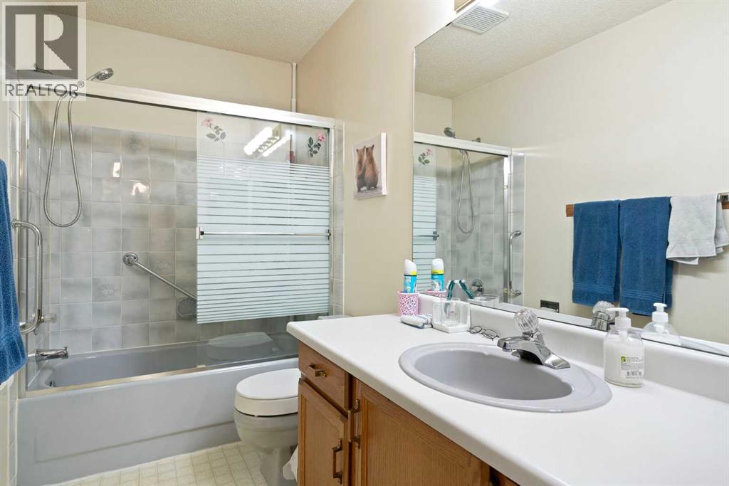 40 Sandarac Circle Nw, Calgary, Alberta  T3K 3V6 - Photo 16 - A2269204