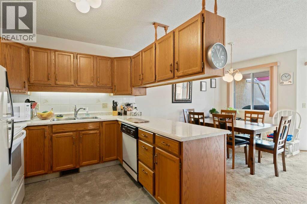 40 Sandarac Circle Nw, Calgary, Alberta  T3K 3V6 - Photo 4 - A2269204