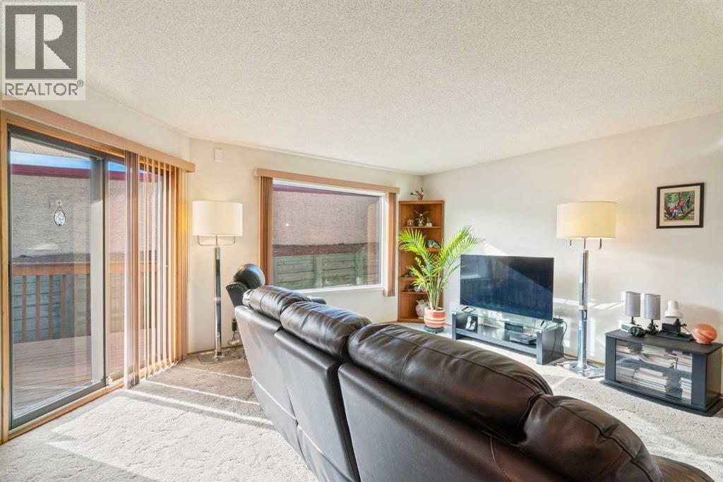 40 Sandarac Circle Nw, Calgary, Alberta  T3K 3V6 - Photo 8 - A2269204