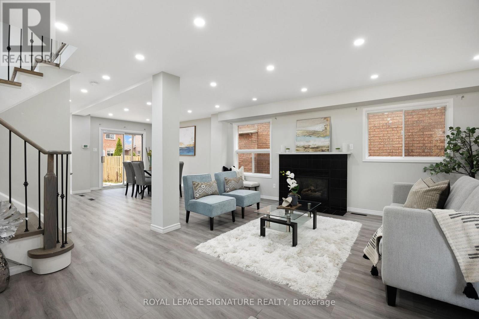 124 Laidlaw Drive, Barrie, Ontario  L4N 7R9 - Photo 2 - S12519592