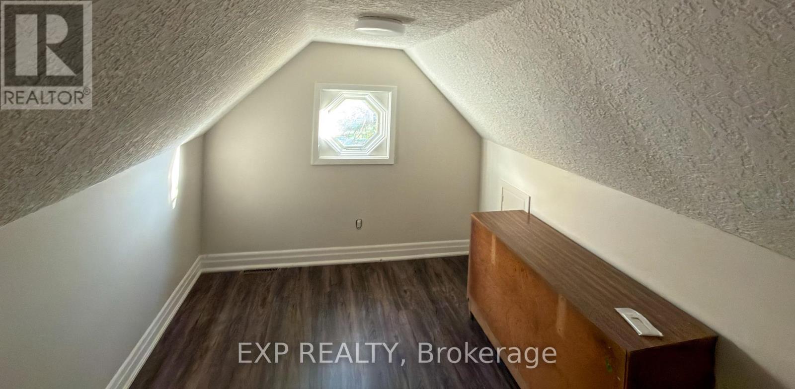 642 Base Line Road E, London South, Ontario  N6C 2R4 - Photo 17 - X12518570