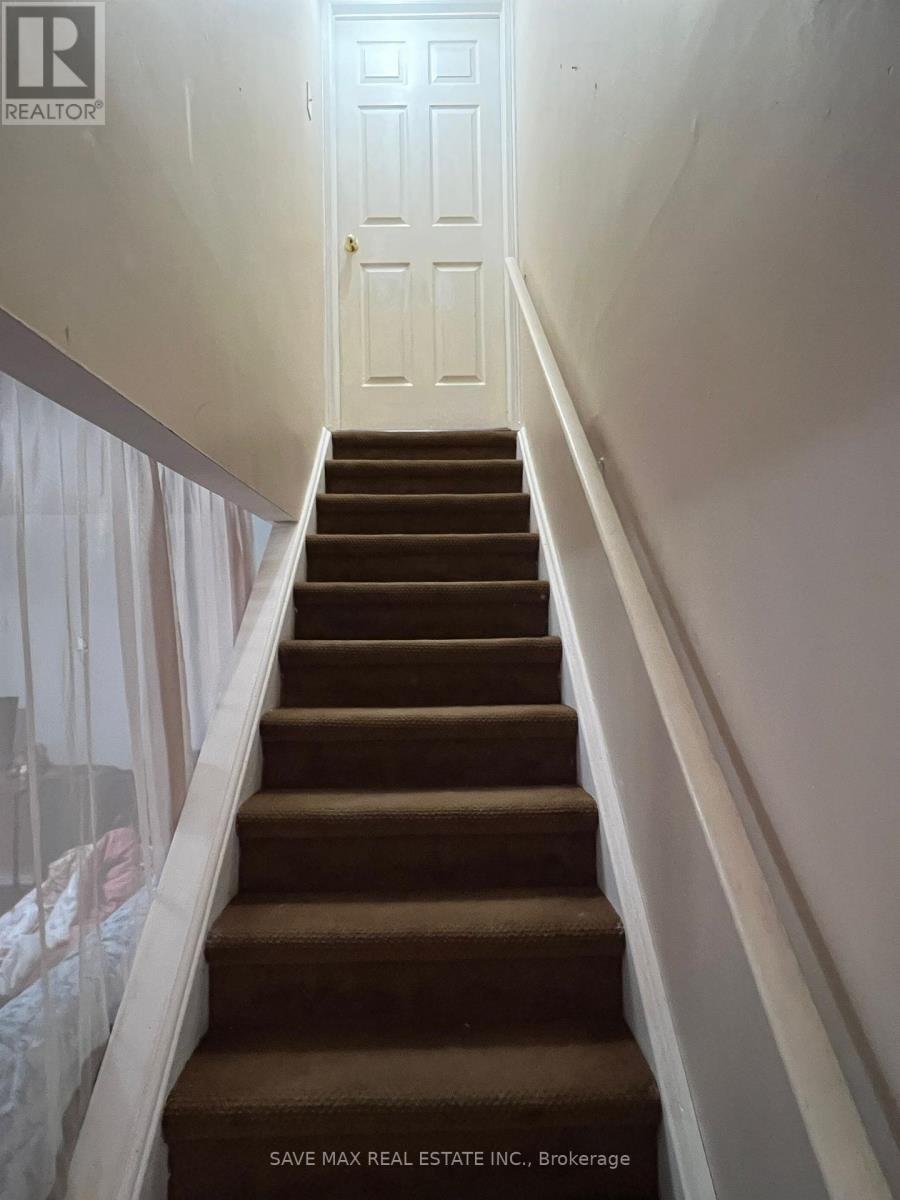 33 Piane Avenue, Brampton, Ontario  L6Y 4X8 - Photo 10 - W12519536