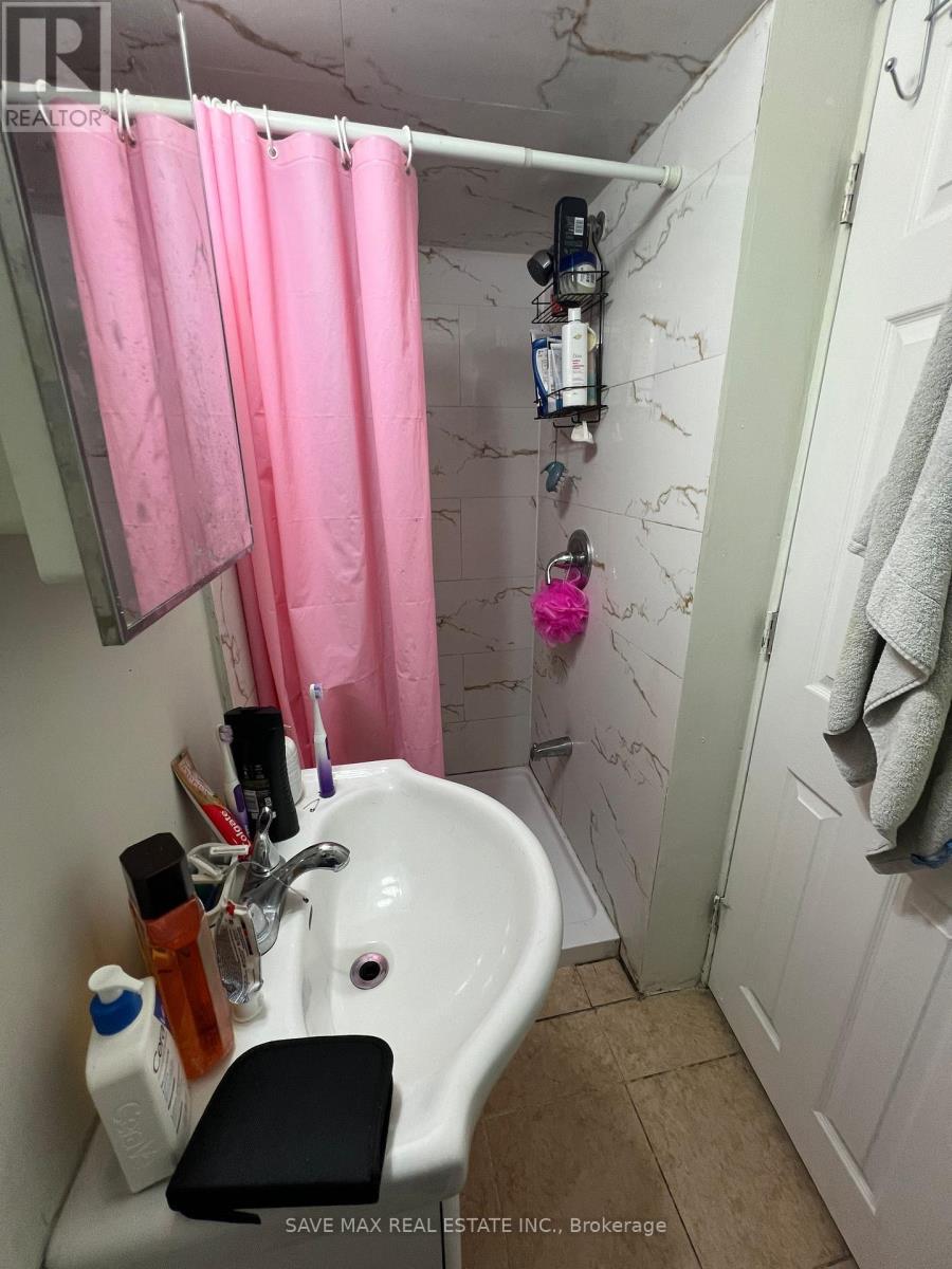 33 Piane Avenue, Brampton, Ontario  L6Y 4X8 - Photo 17 - W12519536