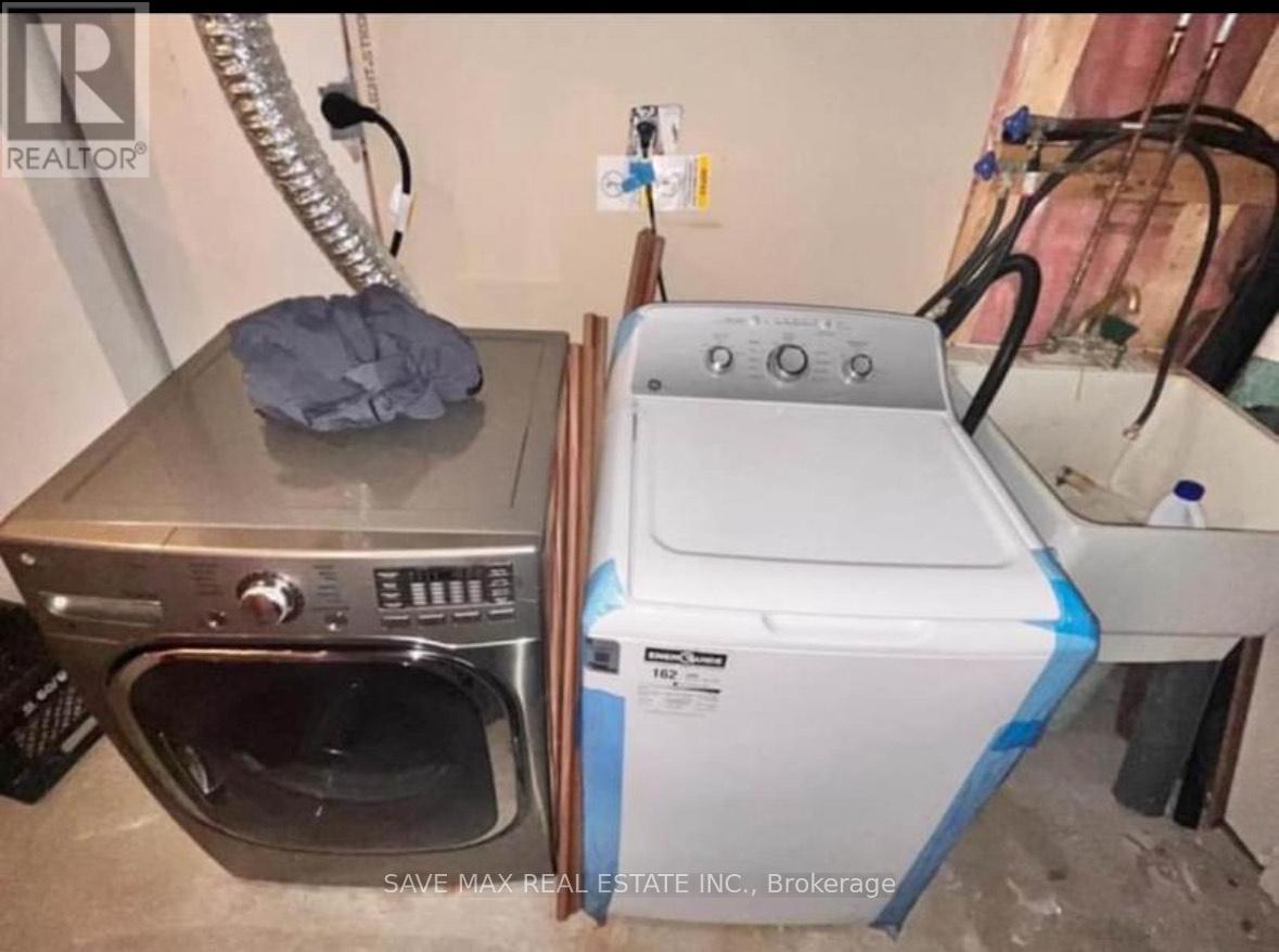 33 Piane Avenue, Brampton, Ontario  L6Y 4X8 - Photo 9 - W12519536