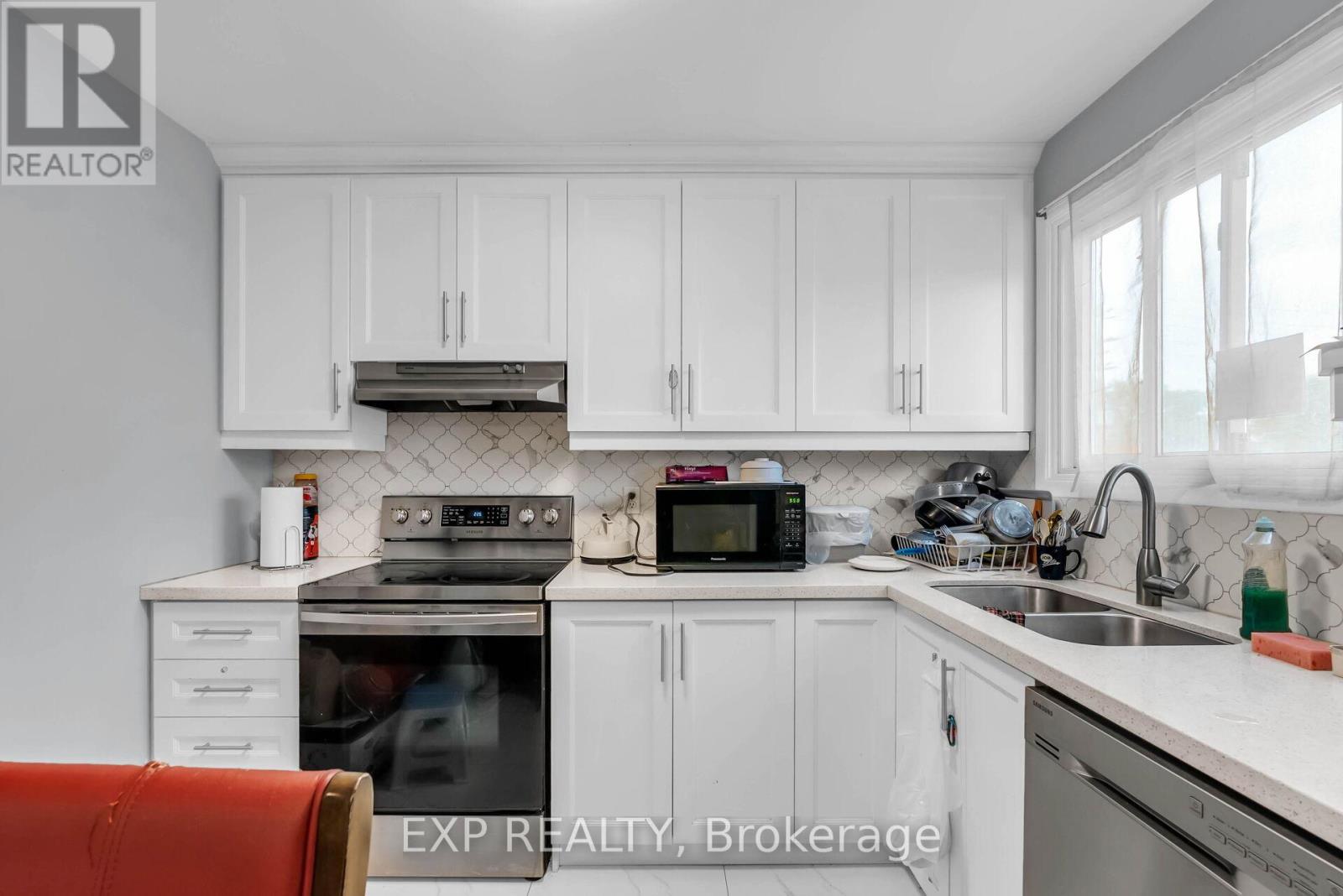 35 Mccallum Court, Brampton, Ontario  L6W 3M3 - Photo 6 - W12519552