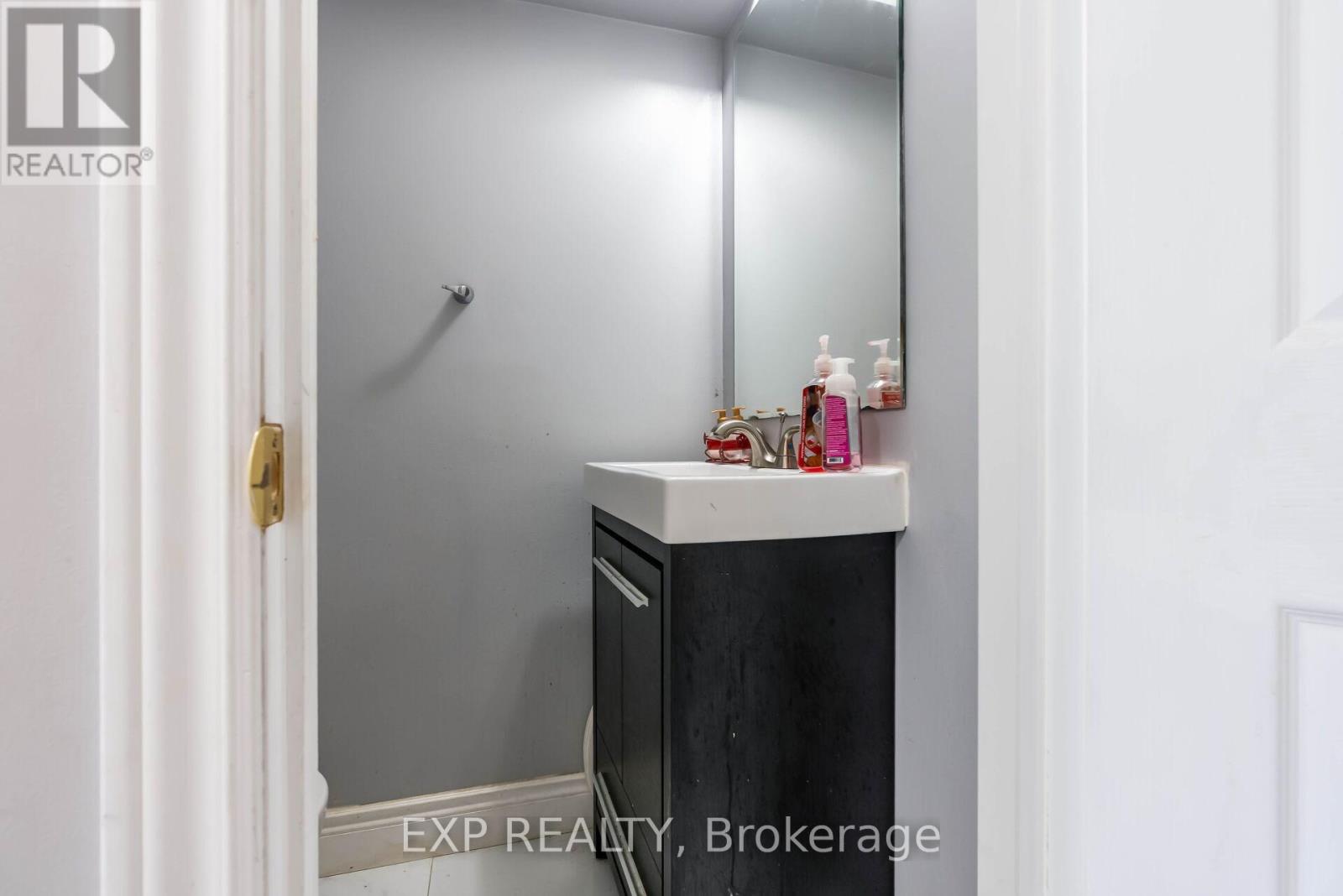 35 Mccallum Court, Brampton, Ontario  L6W 3M3 - Photo 7 - W12519552