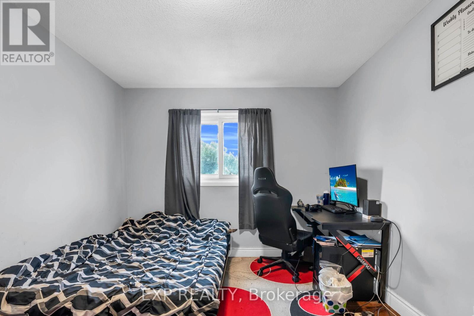 35 Mccallum Court, Brampton, Ontario  L6W 3M3 - Photo 9 - W12519552