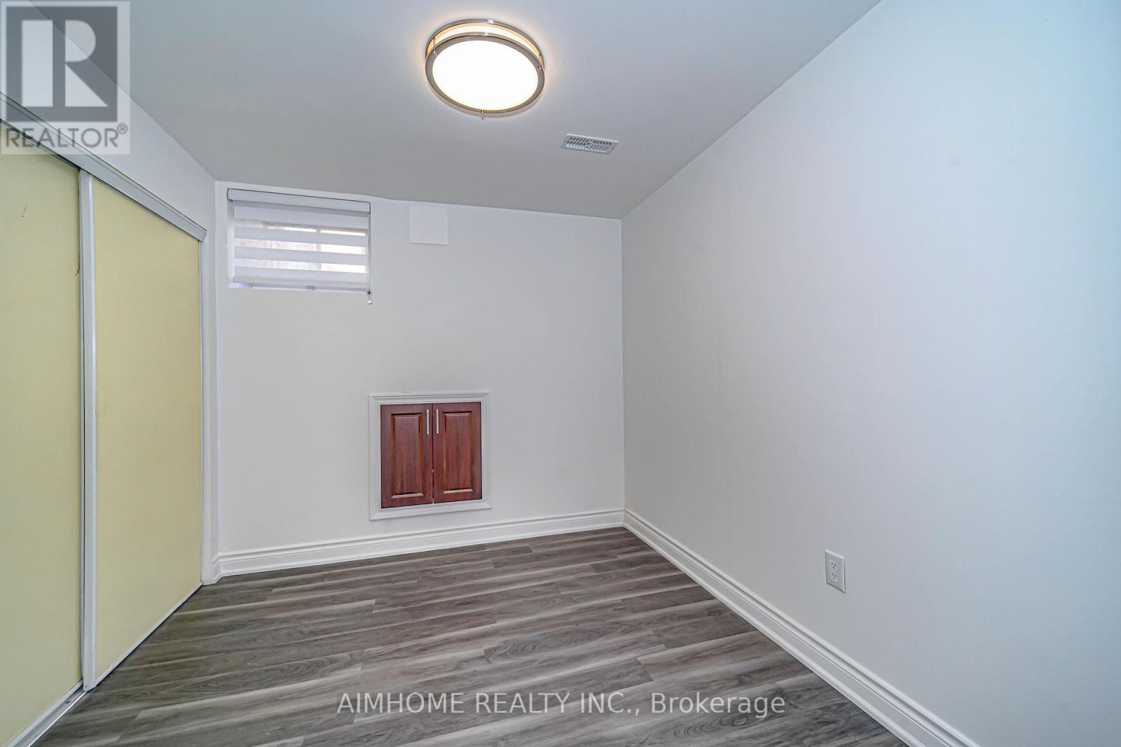 Lower - 345 Montego Road, Mississauga, Ontario  L5B 1C6 - Photo 3 - W12519572