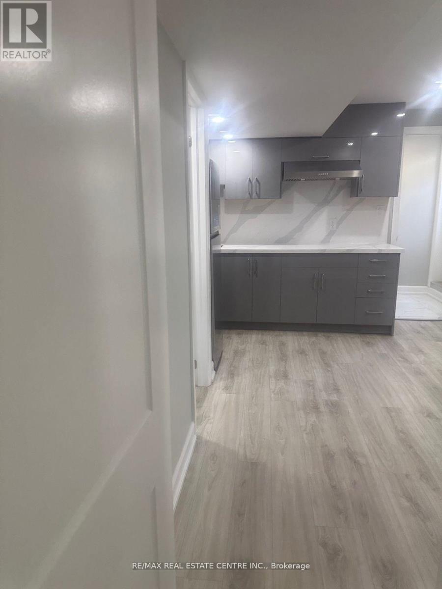 1529 Portsmouth Place, Mississauga, Ontario  L5M 7W1 - Photo 10 - W12519596