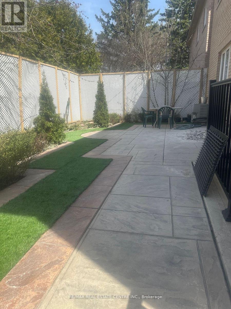 1529 Portsmouth Place, Mississauga, Ontario  L5M 7W1 - Photo 14 - W12519596