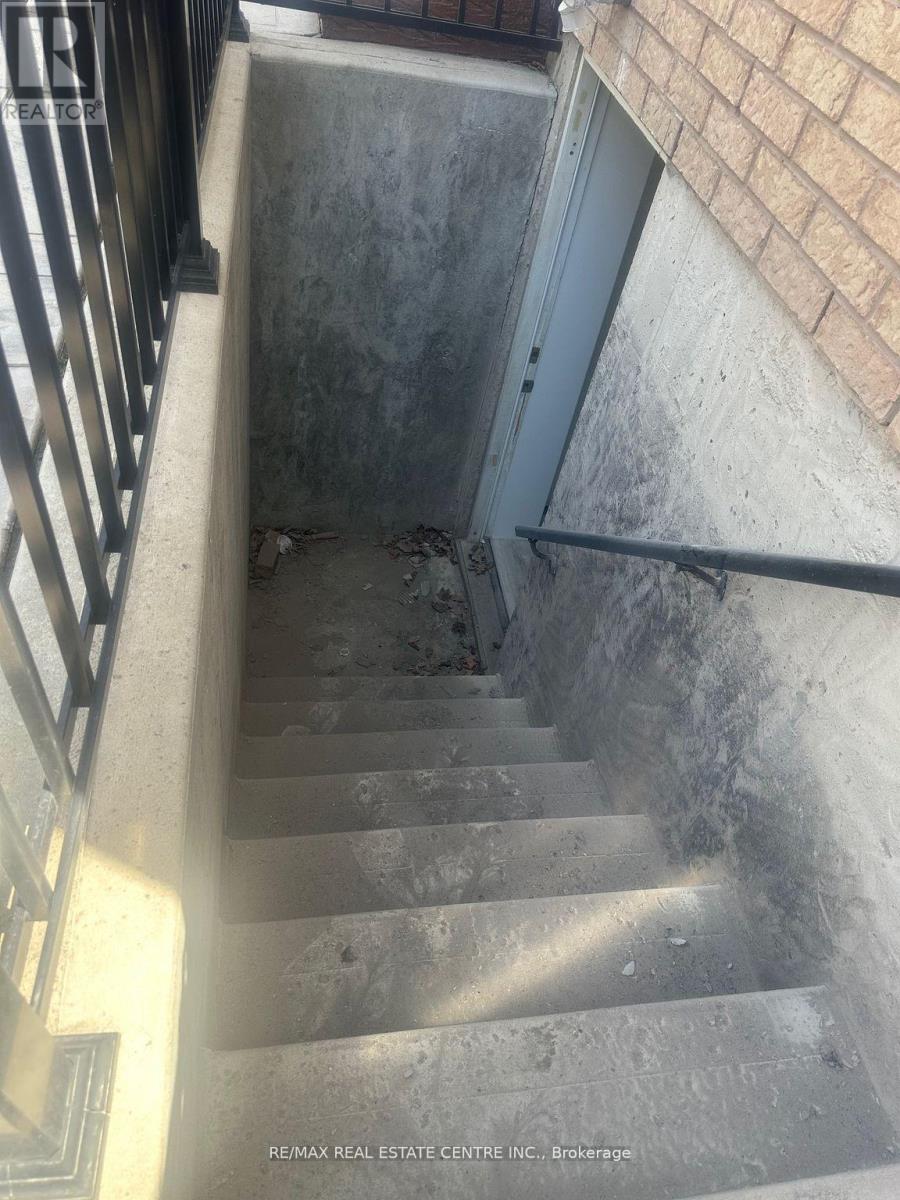 1529 Portsmouth Place, Mississauga, Ontario  L5M 7W1 - Photo 16 - W12519596