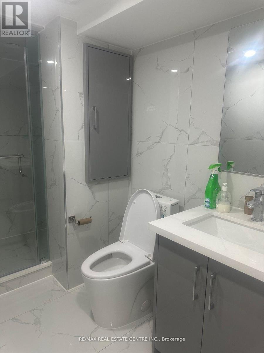 1529 Portsmouth Place, Mississauga, Ontario  L5M 7W1 - Photo 5 - W12519596