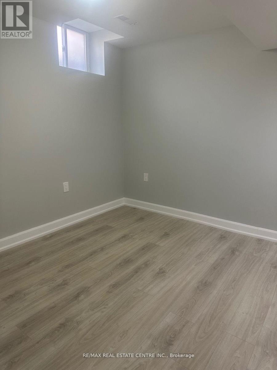 1529 Portsmouth Place, Mississauga, Ontario  L5M 7W1 - Photo 8 - W12519596