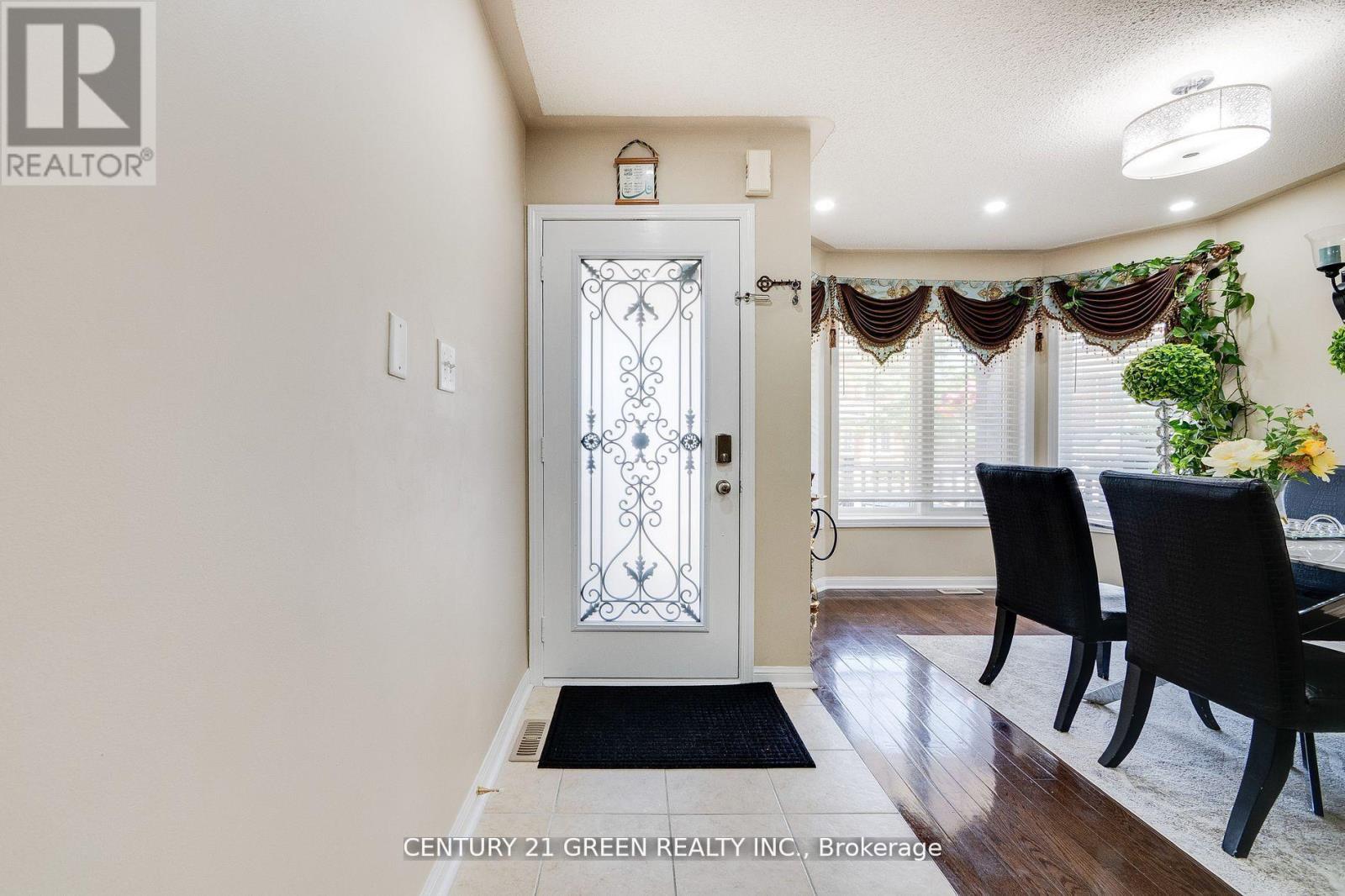 1107 Barr Crescent, Milton, Ontario  L9T 6Y3 - Photo 9 - W12519598