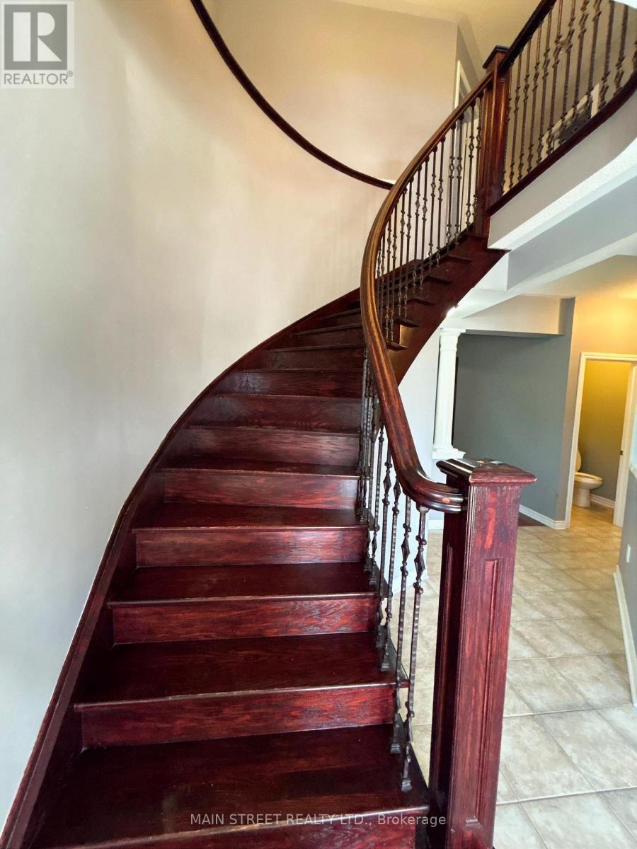 84 Pannahill Drive, Brampton, Ontario  L6P 3B3 - Photo 3 - W12519626