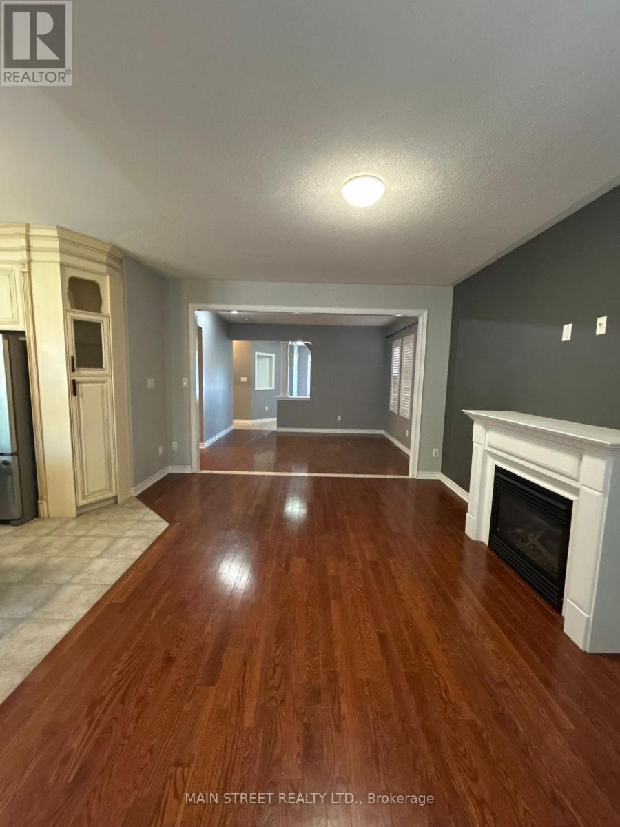 84 Pannahill Drive, Brampton, Ontario  L6P 3B3 - Photo 5 - W12519626