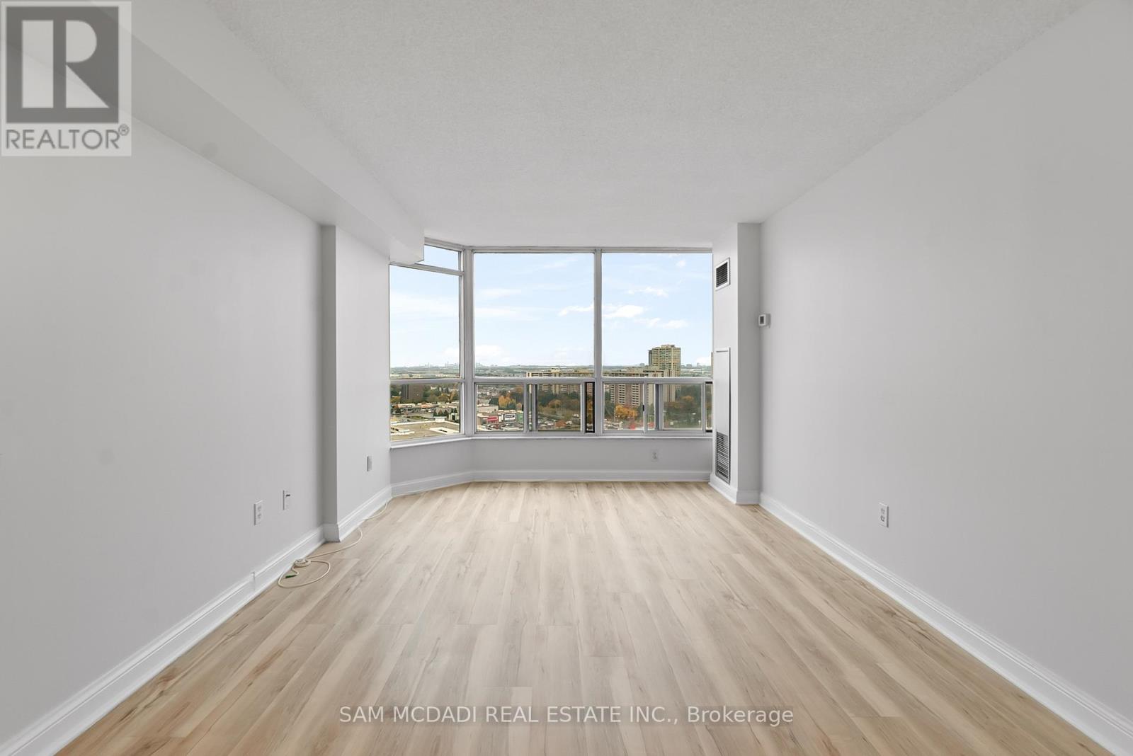 2106 - 24 Hanover Road S, Brampton, Ontario  L6S 5K8 - Photo 12 - W12519642