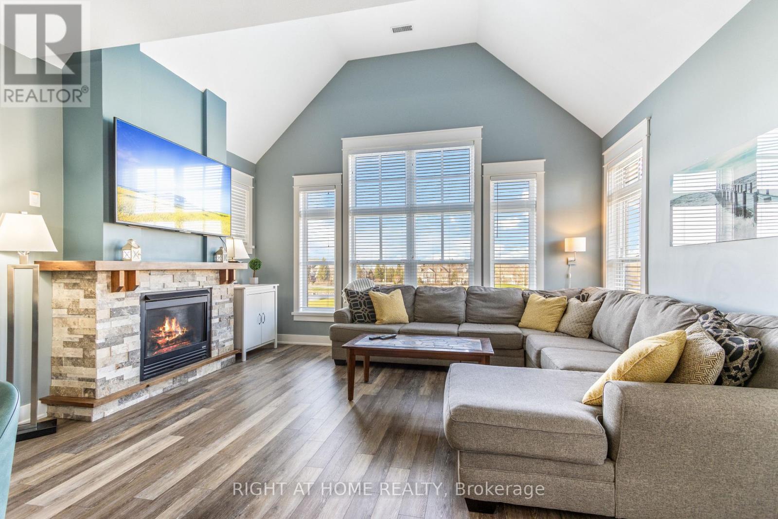 229 - 130 Fairway Court, Blue Mountains, Ontario N3W 1Y1 - Photo 14 - X12508834