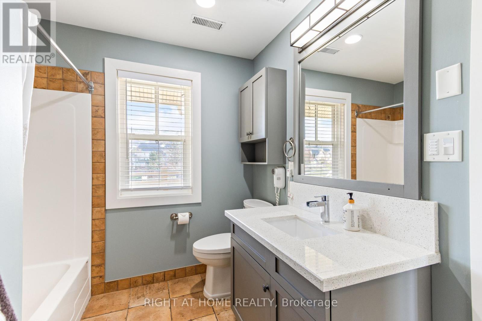 229 - 130 Fairway Court, Blue Mountains, Ontario N3W 1Y1 - Photo 28 - X12508834