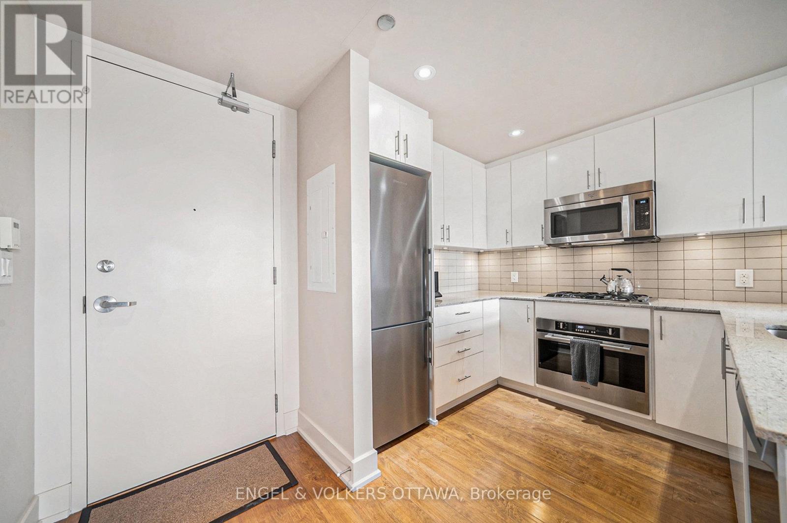 605 - 7 Marquette Avenue, Ottawa, Ontario  K1L 8A7 - Photo 3 - X12519694