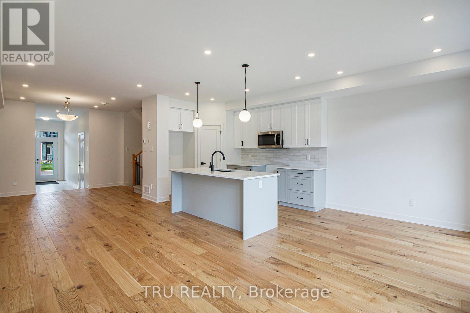 947 Cologne Street, Russell, Ontario  K0A 1W0 - Photo 4 - X12519698