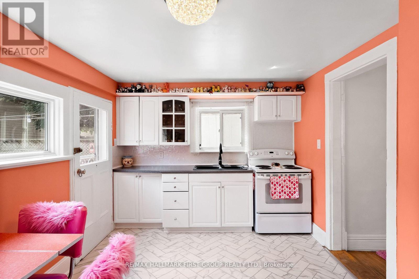 168 Adeline Street, Peterborough, Ontario  K9J 5E3 - Photo 17 - X12519618